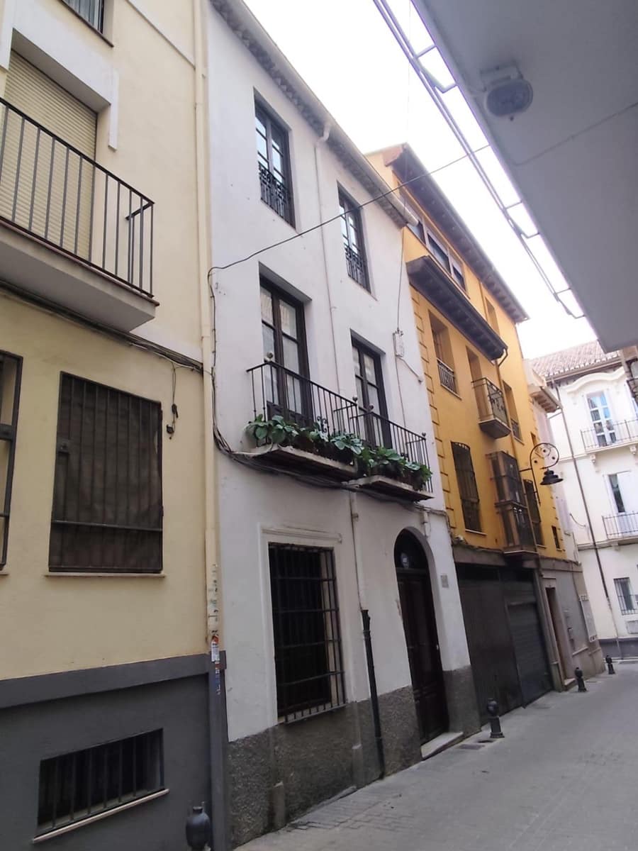 16 bedroom Townhouse for sale in Granada city with garage - € 690,000 (Ref: 10185255)