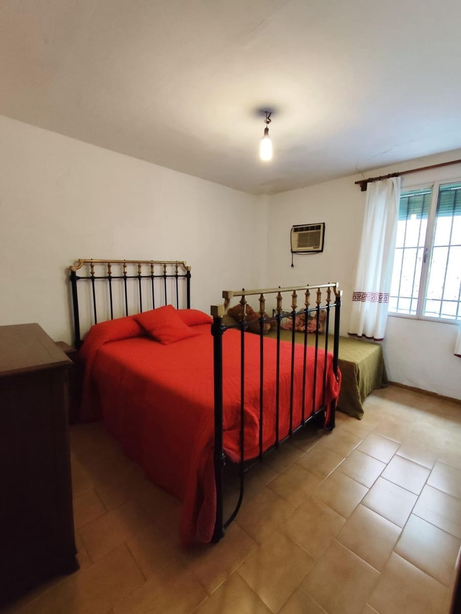 16 bedroom Townhouse for sale in Granada city with garage - € 690,000 (Ref: 10185255)