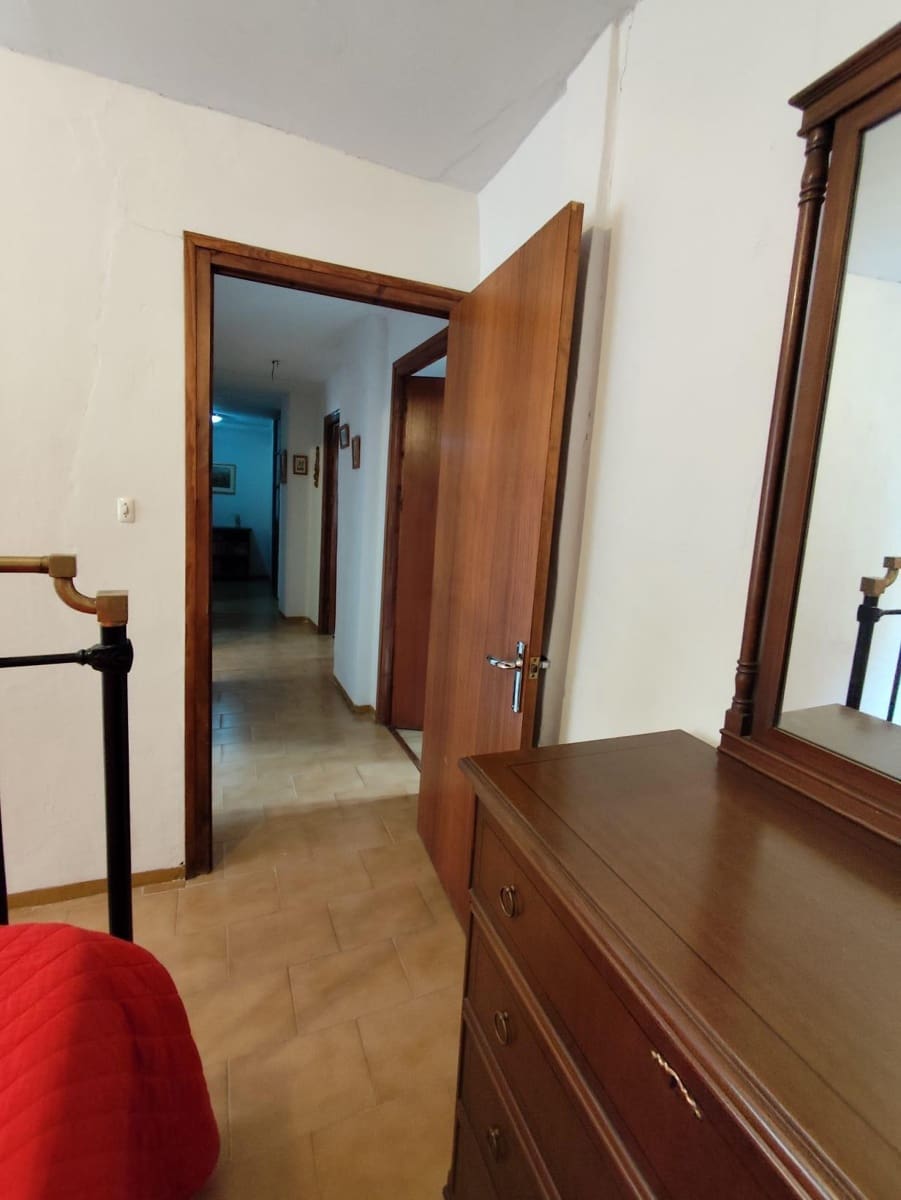 16 bedroom Townhouse for sale in Granada city with garage - € 690,000 (Ref: 10185255)