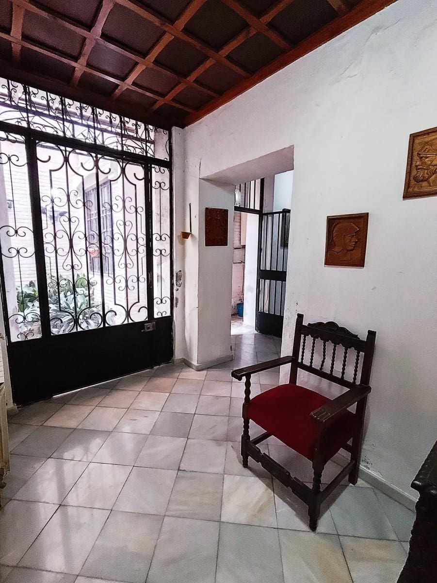 16 bedroom Townhouse for sale in Granada city with garage - € 690,000 (Ref: 10185255)