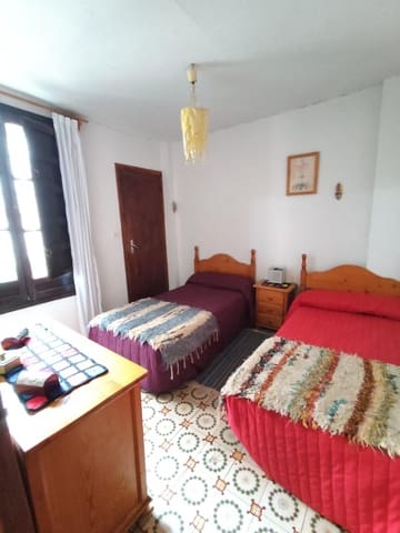 16 bedroom Townhouse for sale in Granada city with garage - € 690,000 (Ref: 10185255)