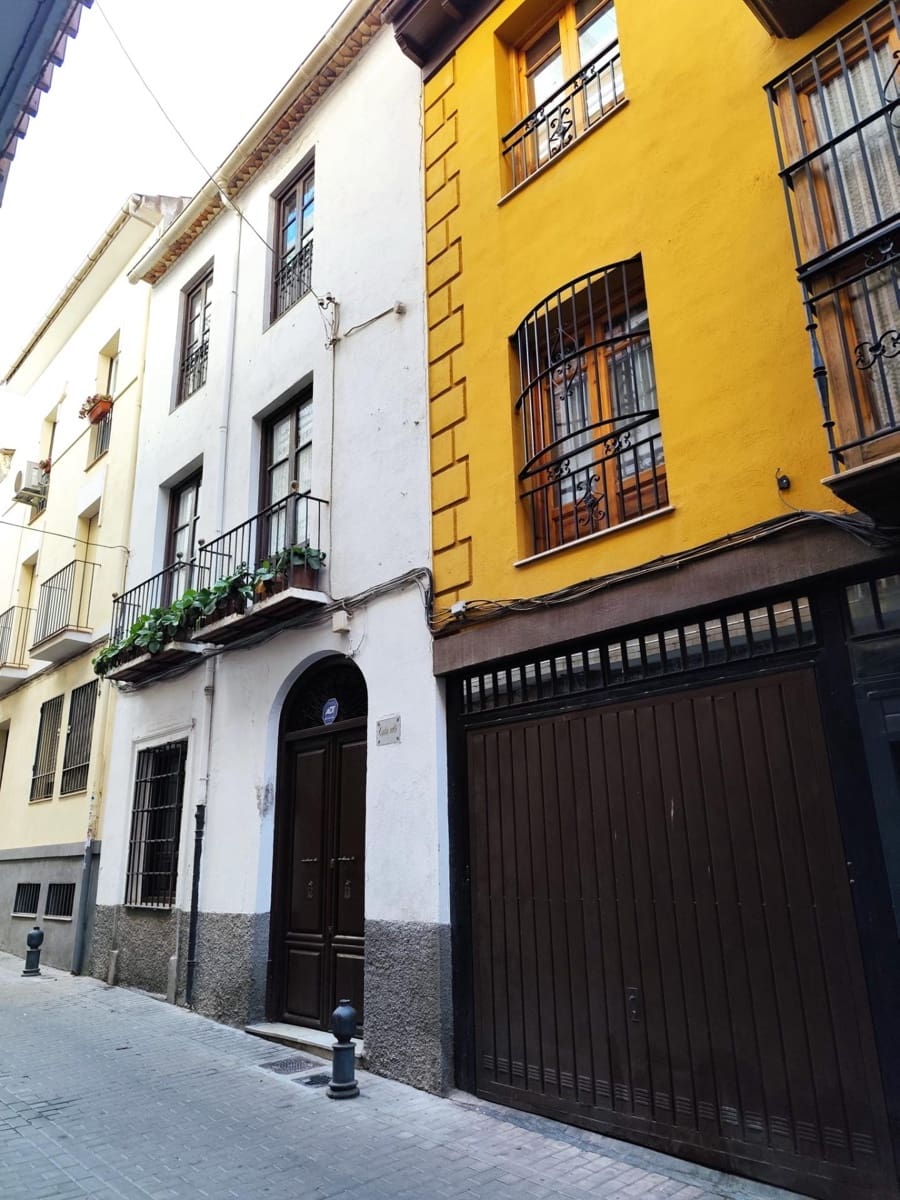 16 bedroom Townhouse for sale in Granada city with garage - € 690,000 (Ref: 10185255)