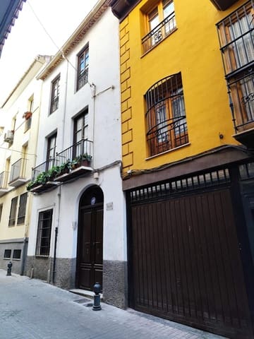 16 bedroom Townhouse for sale in Granada city with garage - € 690,000 (Ref: 10185255)