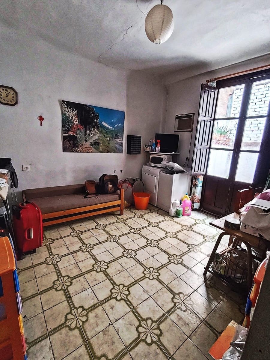 16 bedroom Townhouse for sale in Granada city with garage - € 690,000 (Ref: 10185255)