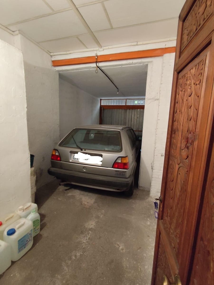 16 bedroom Townhouse for sale in Granada city with garage - € 690,000 (Ref: 10185255)