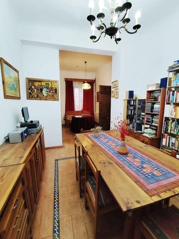 16 bedroom Townhouse for sale in Granada city with garage - € 690,000 (Ref: 10185255)