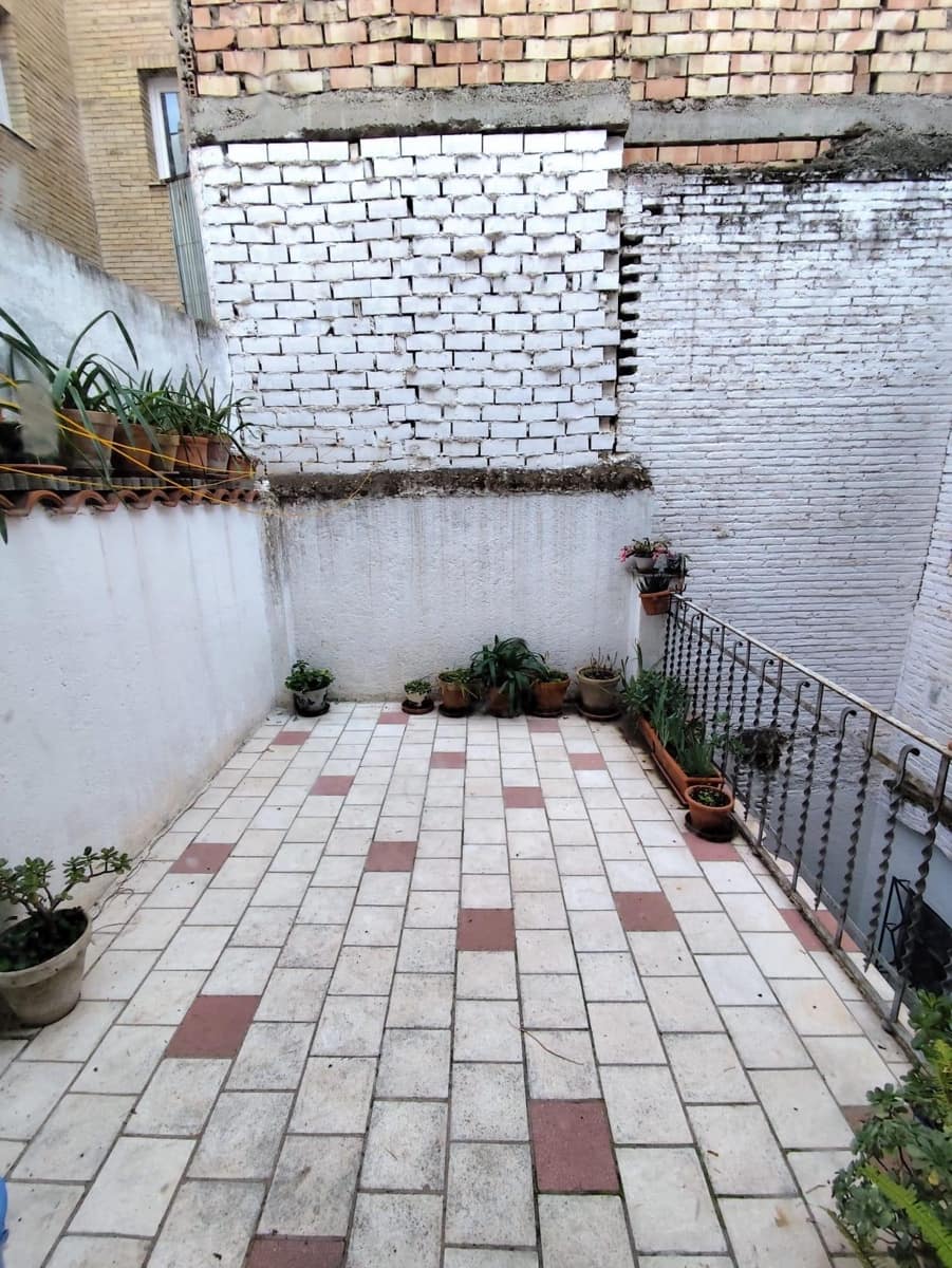 16 bedroom Townhouse for sale in Granada city with garage - € 690,000 (Ref: 10185255)