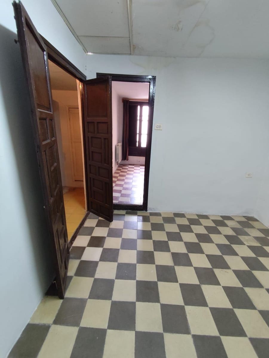16 bedroom Townhouse for sale in Granada city with garage - € 690,000 (Ref: 10185255)