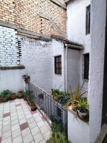 16 bedroom Townhouse for sale in Granada city with garage - € 690,000 (Ref: 10185255)