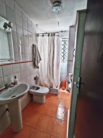 16 bedroom Townhouse for sale in Granada city with garage - € 690,000 (Ref: 10185255)