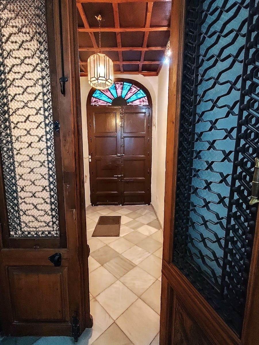 16 bedroom Townhouse for sale in Granada city with garage - € 690,000 (Ref: 10185255)