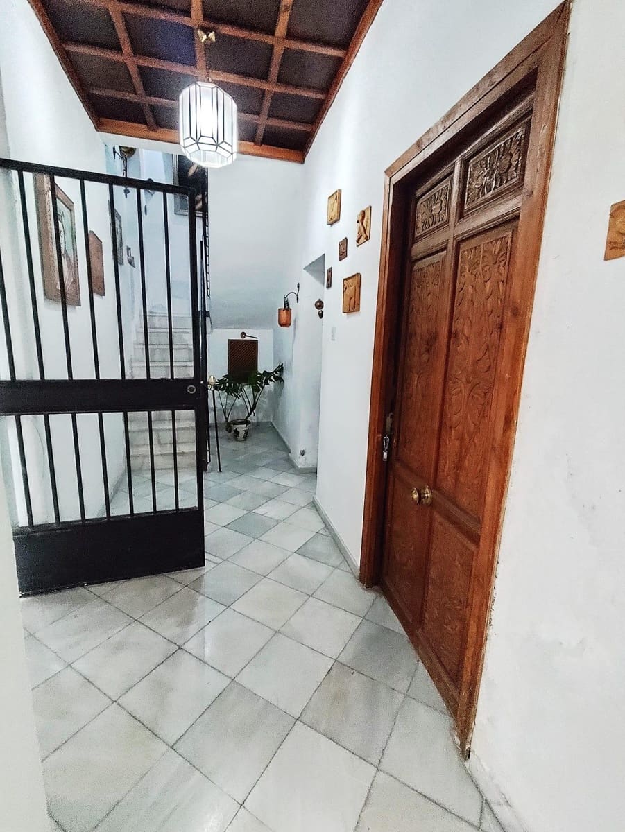 16 bedroom Townhouse for sale in Granada city with garage - € 690,000 (Ref: 10185255)
