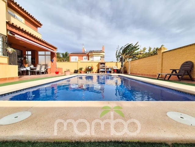 Chalet de 4 habitaciones en Torre del Mar, Vélez-Málaga en venta con piscina garaje - 670.000 € (Ref: 9483997)