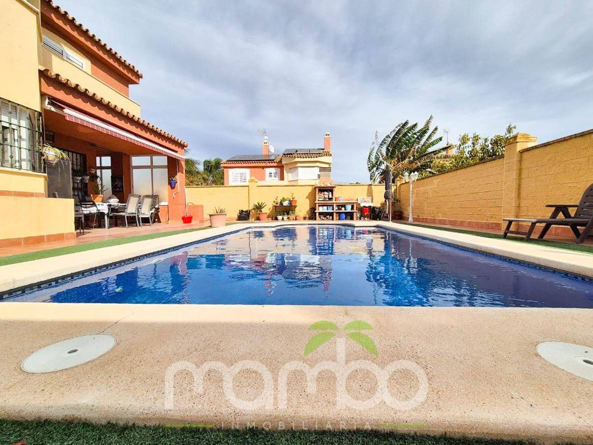 4 bedroom Villa for sale in Torre del Mar with pool garage - € 670,000 (Ref: 9483997)