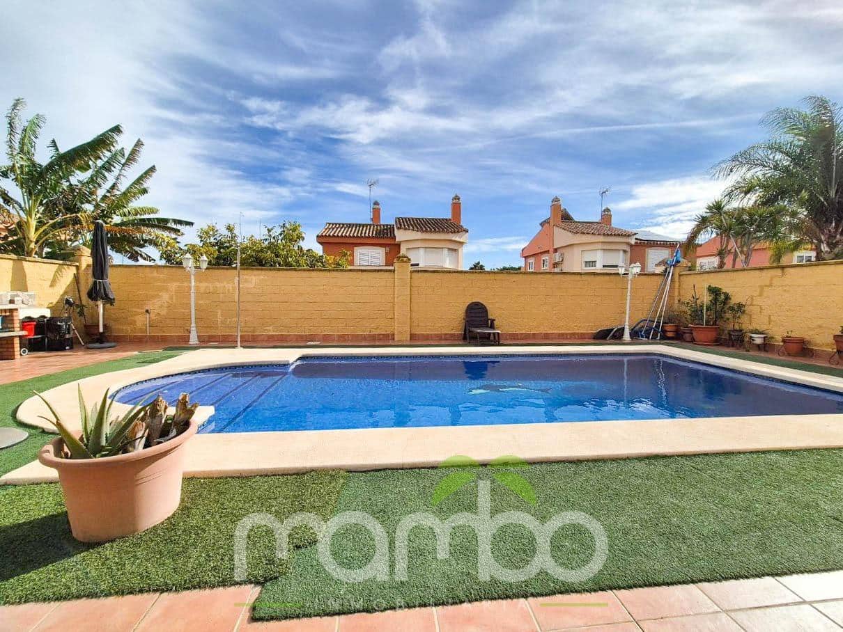 4 bedroom Villa for sale in Torre del Mar with pool garage - € 670,000 (Ref: 9483997)