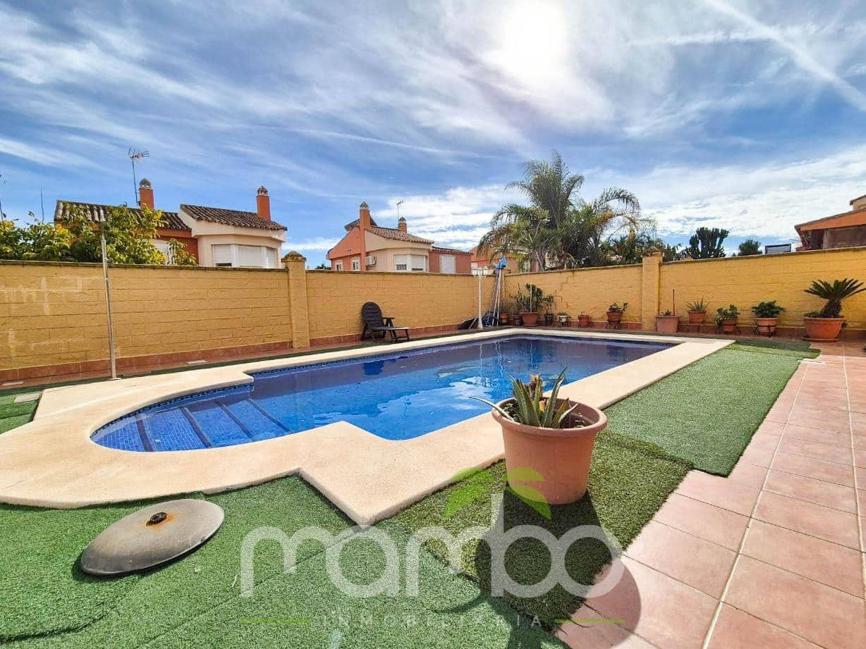 4 bedroom Villa for sale in Torre del Mar with pool garage - € 670,000 (Ref: 9483997)