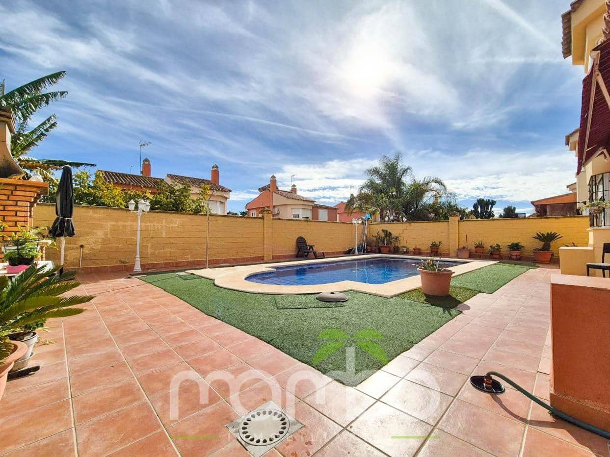 4 bedroom Villa for sale in Torre del Mar with pool garage - € 670,000 (Ref: 9483997)