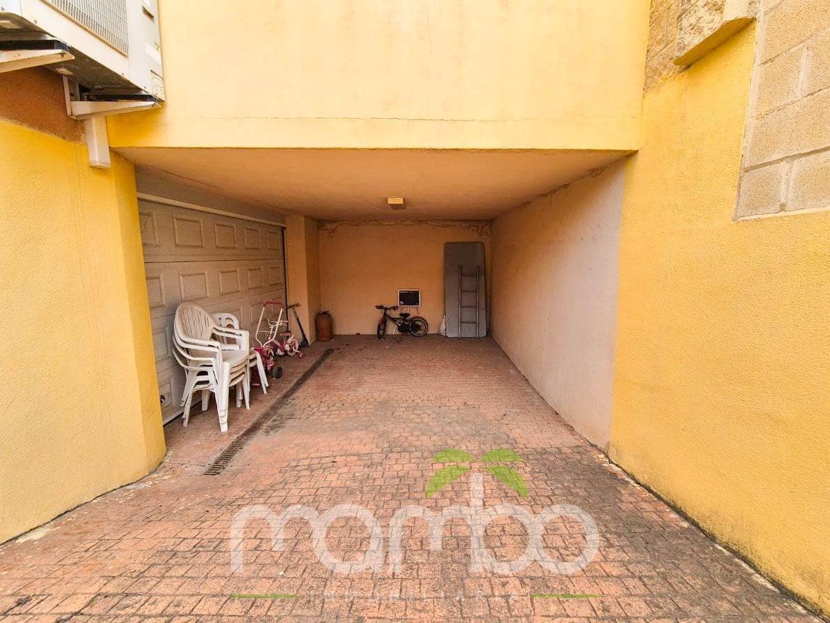 4 bedroom Villa for sale in Torre del Mar with pool garage - € 670,000 (Ref: 9483997)