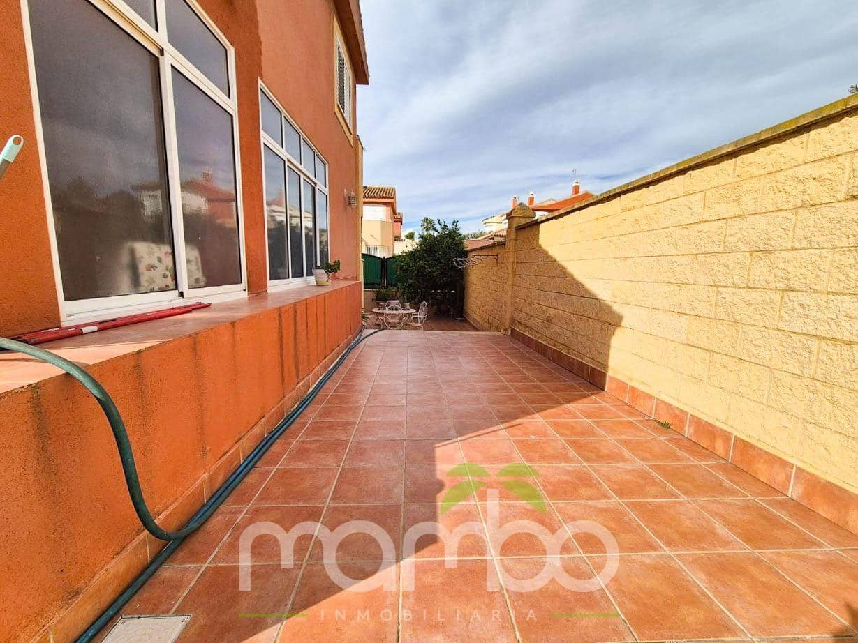 4 bedroom Villa for sale in Torre del Mar with pool garage - € 670,000 (Ref: 9483997)