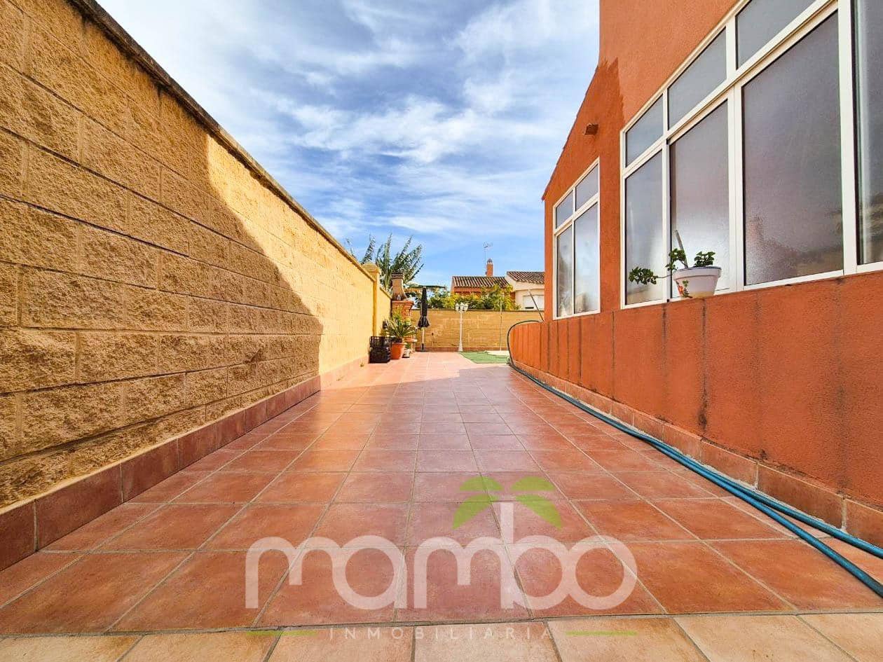 4 bedroom Villa for sale in Torre del Mar with pool garage - € 670,000 (Ref: 9483997)