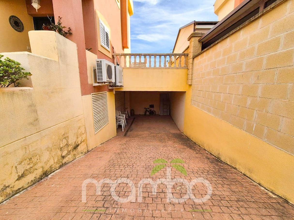 4 bedroom Villa for sale in Torre del Mar with pool garage - € 670,000 (Ref: 9483997)