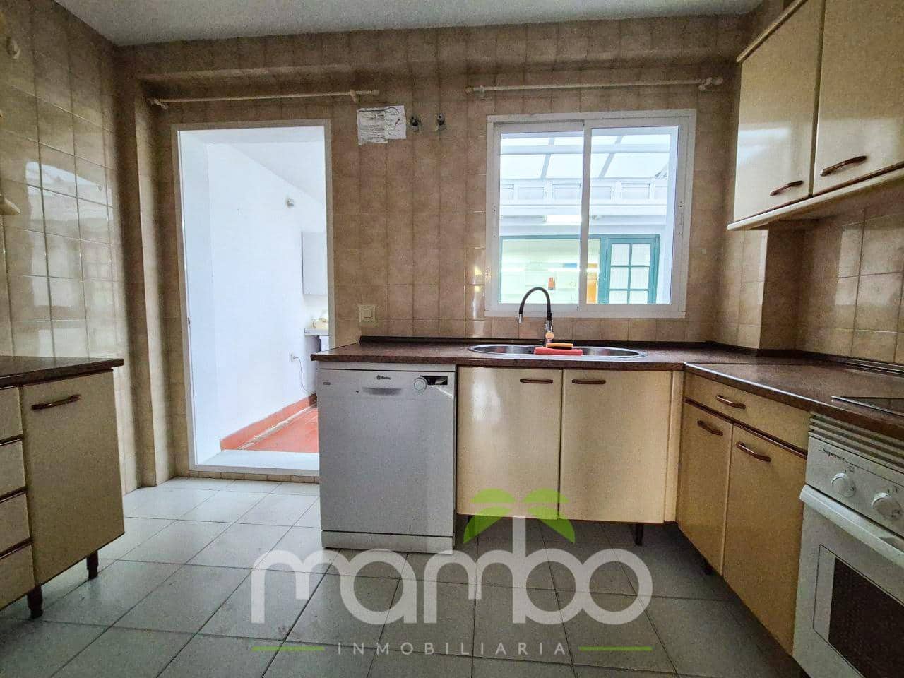 3 bedroom Flat for sale in Torre del Mar with garage - € 320,000 (Ref: 9483999)