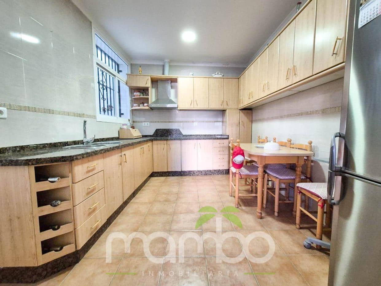 5 soveværelse Rækkehus til salg i Velez-Malaga med garage - € 215.000 (Ref: 9484002)