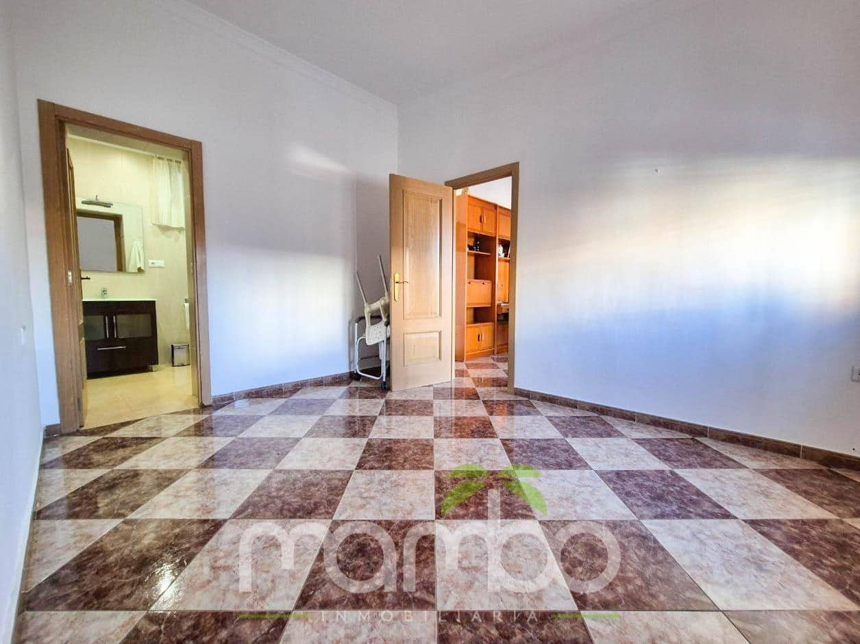 5 soveværelse Rækkehus til salg i Velez-Malaga med garage - € 215.000 (Ref: 9484002)