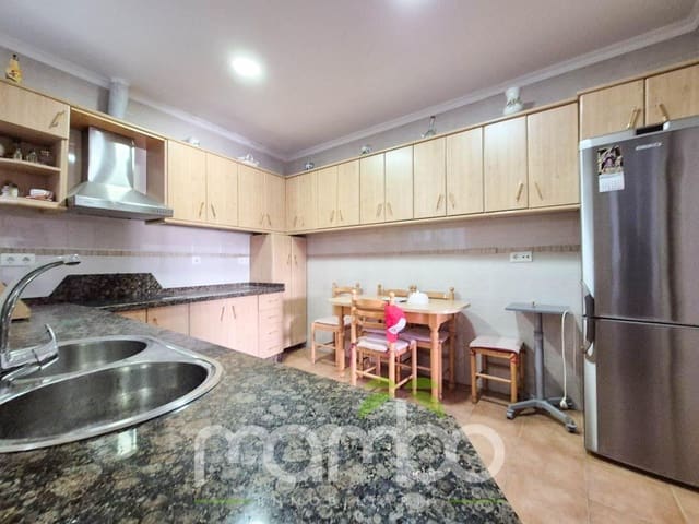 5 soveværelse Rækkehus til salg i Vélez-Málaga med garage - € 215.000 (Ref: 9484002)