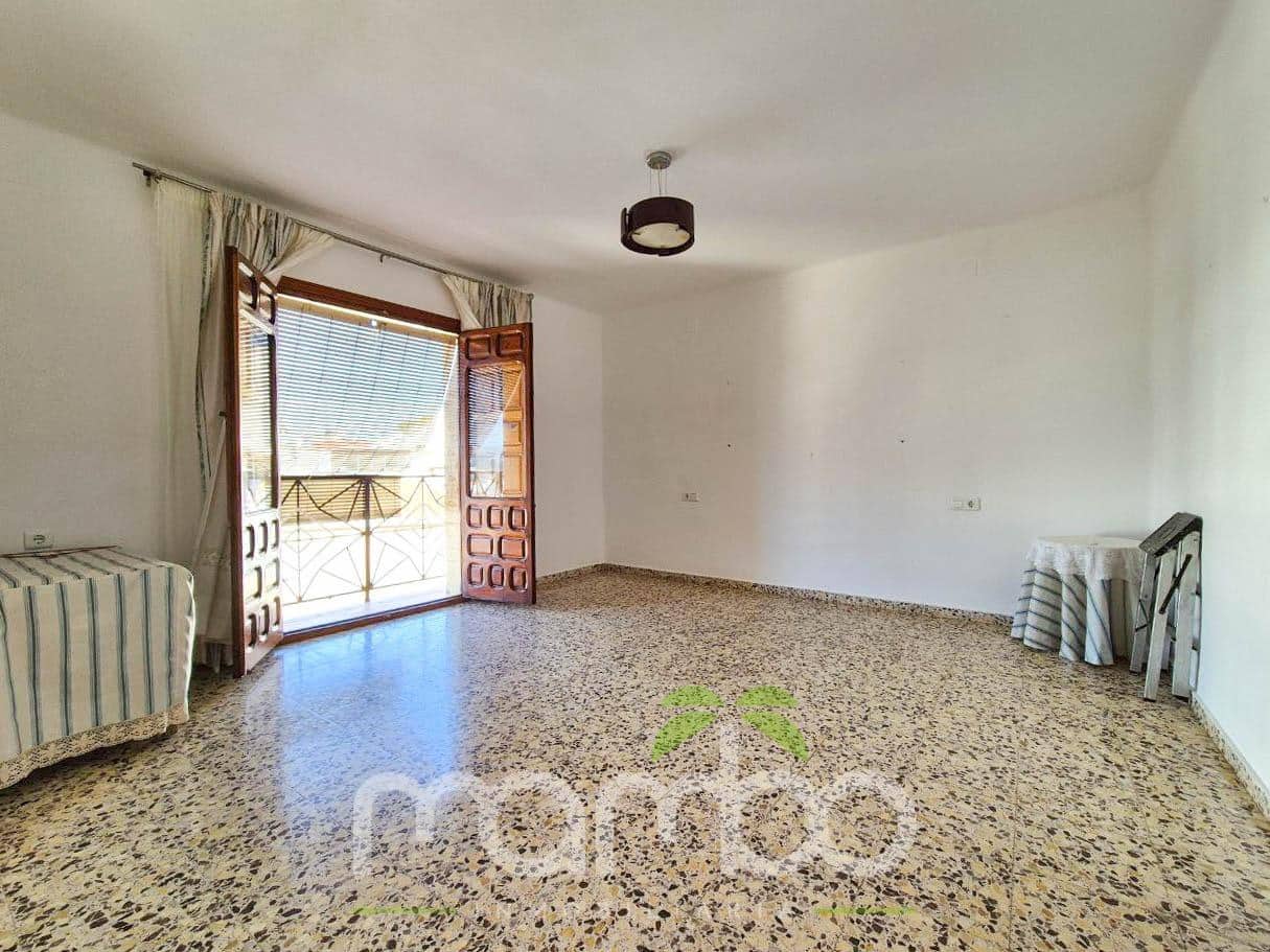 5 soveværelse Rækkehus til salg i Velez-Malaga med garage - € 215.000 (Ref: 9484002)