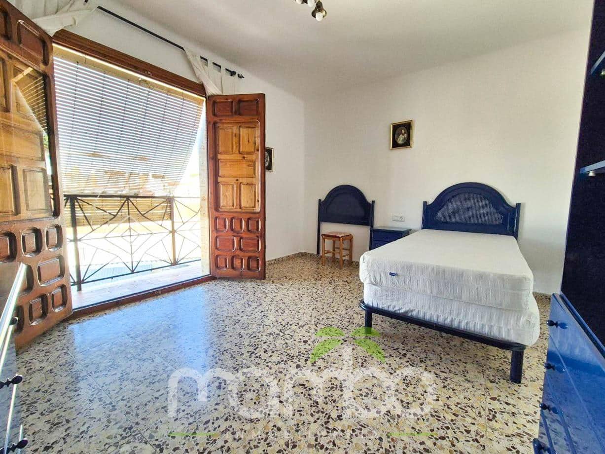 5 soveværelse Rækkehus til salg i Velez-Malaga med garage - € 215.000 (Ref: 9484002)