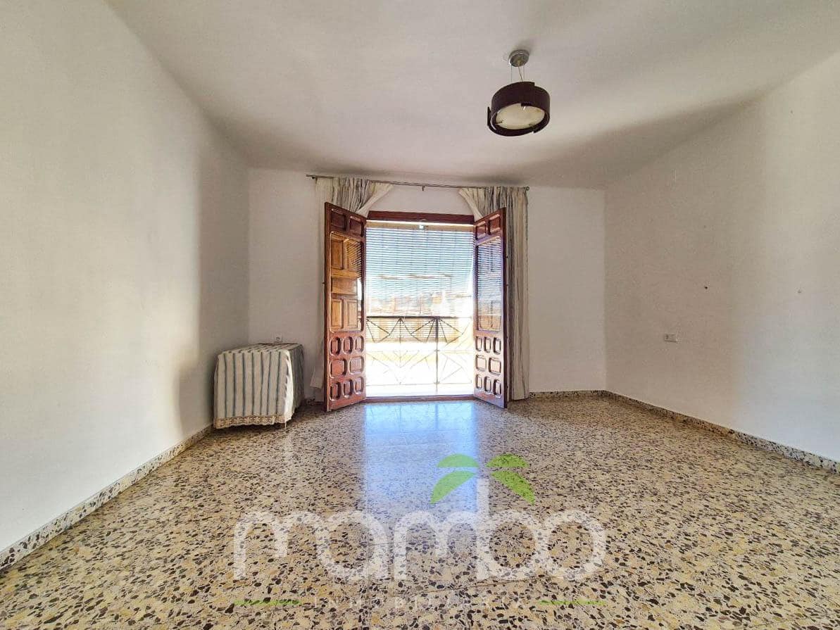 5 soveværelse Rækkehus til salg i Velez-Malaga med garage - € 215.000 (Ref: 9484002)