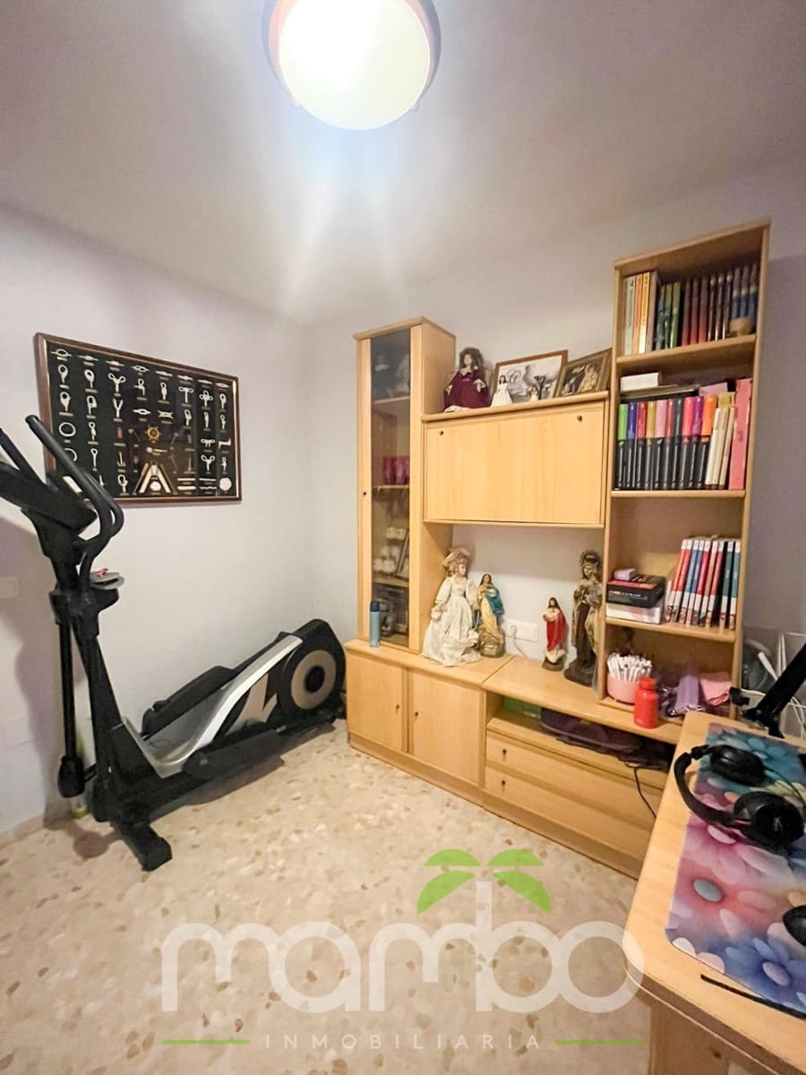 3 bedroom Flat for sale in Torre del Mar with pool garage - € 285,000 (Ref: 9484004)