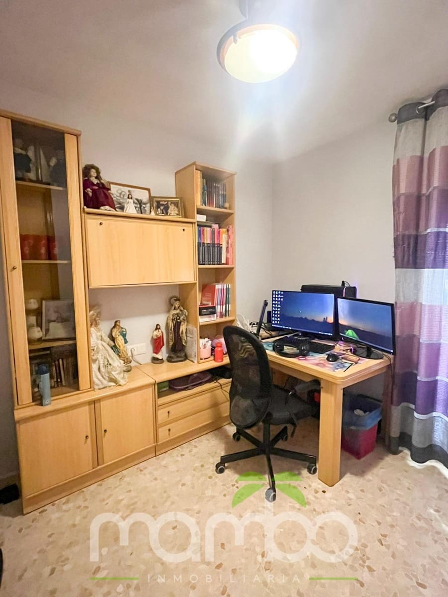 3 bedroom Flat for sale in Torre del Mar with pool garage - € 285,000 (Ref: 9484004)