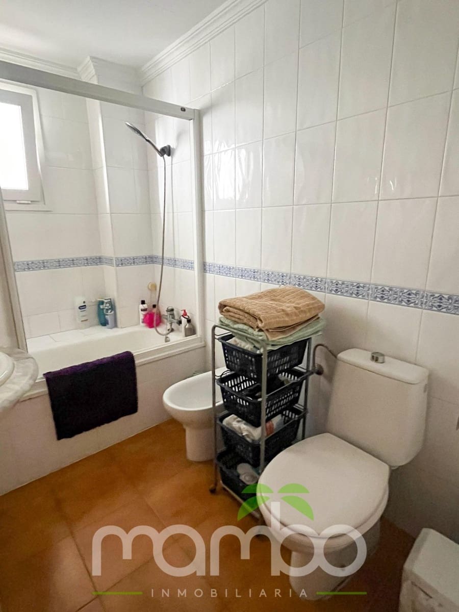 3 bedroom Flat for sale in Torre del Mar with pool garage - € 285,000 (Ref: 9484004)