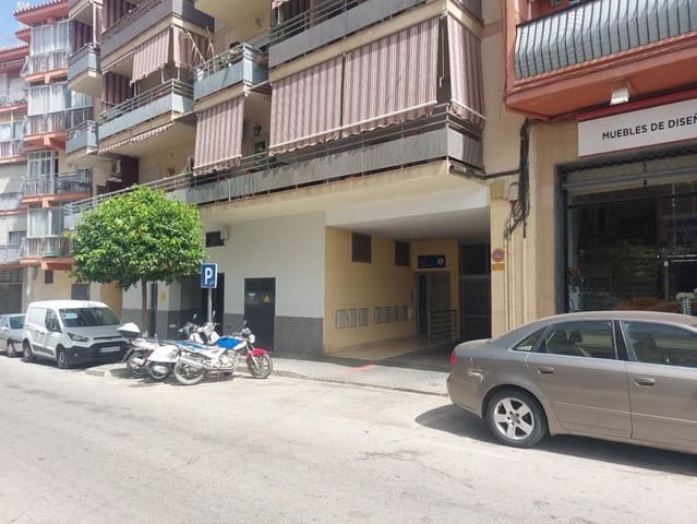Garaje en Vélez-Málaga en venta - 15.000 € (Ref: 9484005)