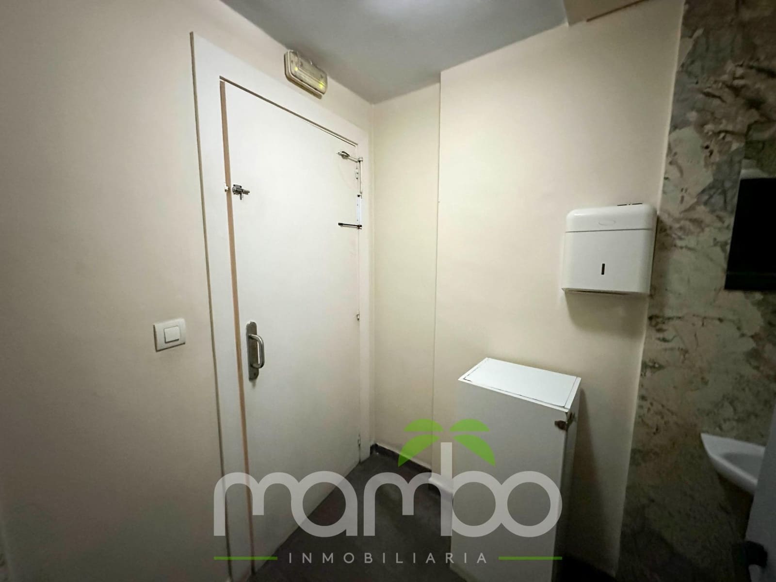 Kaupallinen myytävänä paikassa Torre del Mar - 139 900 € (Ref: 9484006)