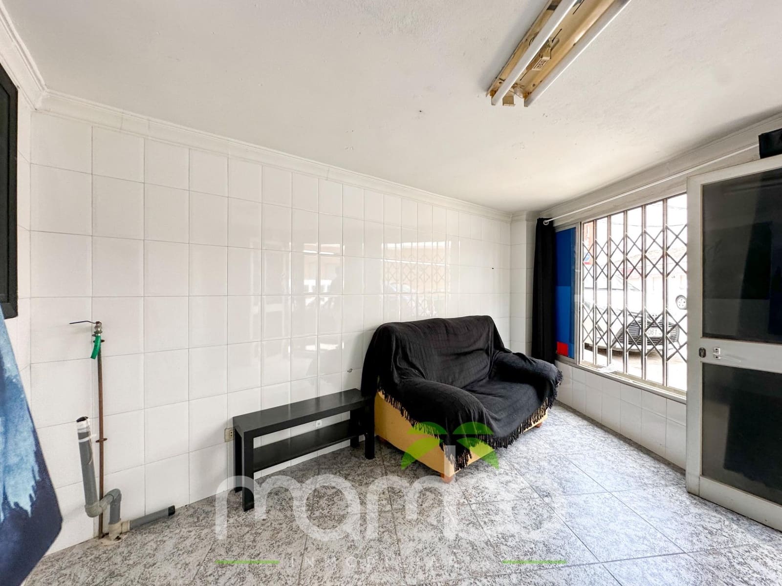 Kaupallinen myytävänä paikassa Velez-Malaga - 88 000 € (Ref: 9484008)