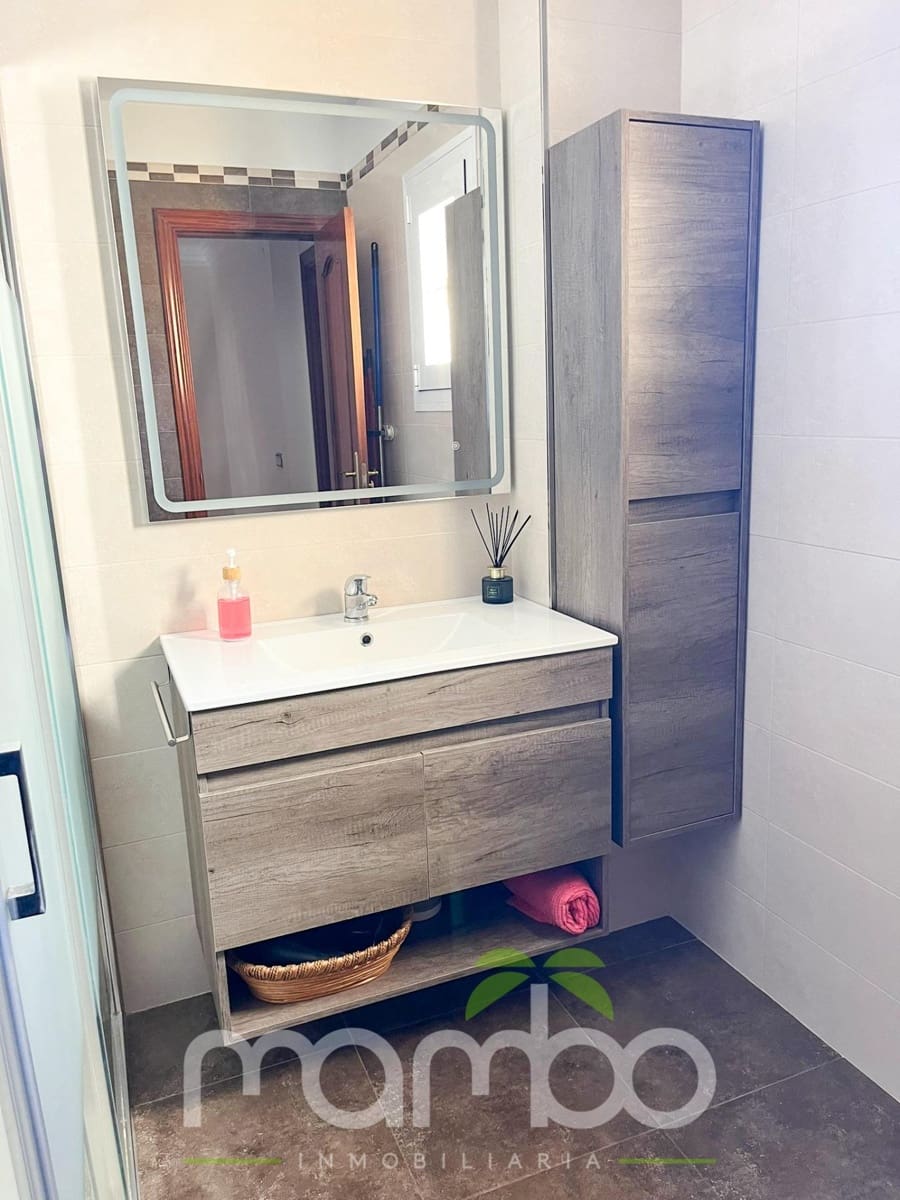 4 soveværelse Rækkehus til salg i Torre del Mar med swimmingpool garage - € 650.000 (Ref: 9484018)