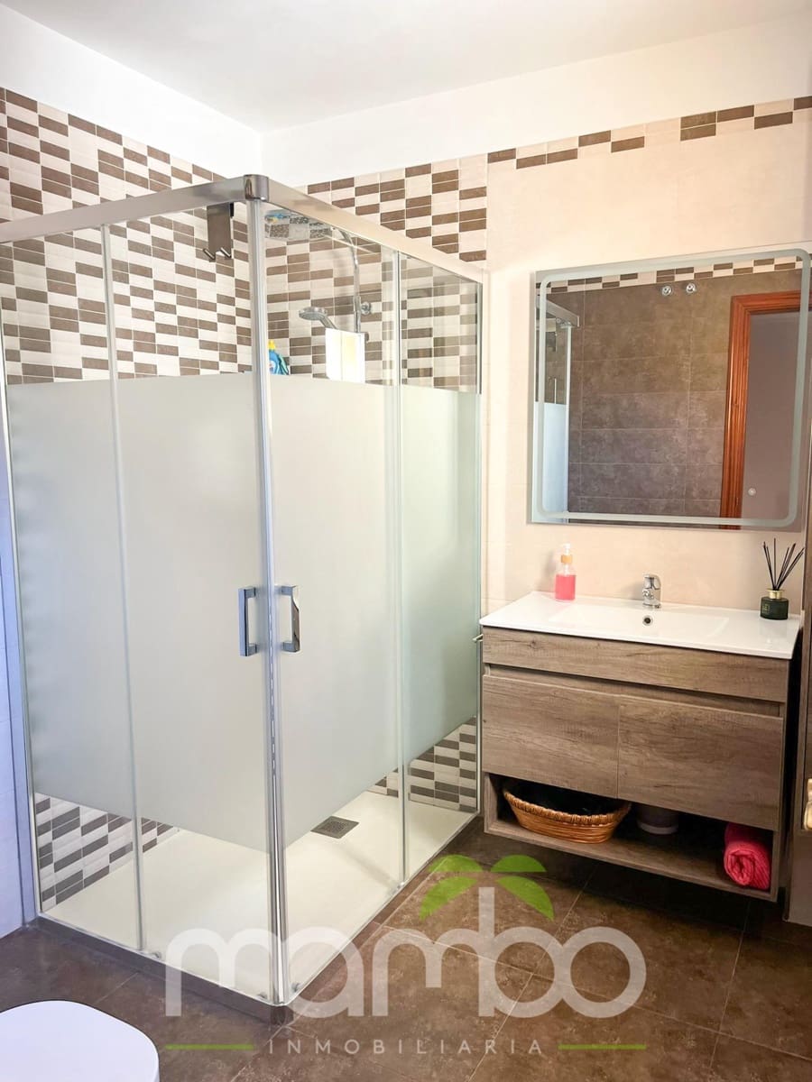 4 soveværelse Rækkehus til salg i Torre del Mar med swimmingpool garage - € 650.000 (Ref: 9484018)