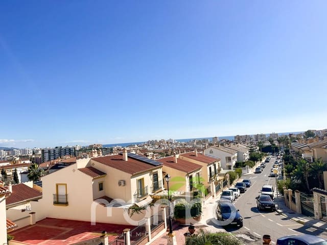 4 soveværelse Rækkehus til salg i Torre del Mar, Vélez-Málaga med swimmingpool garage - € 650.000 (Ref: 9484018)