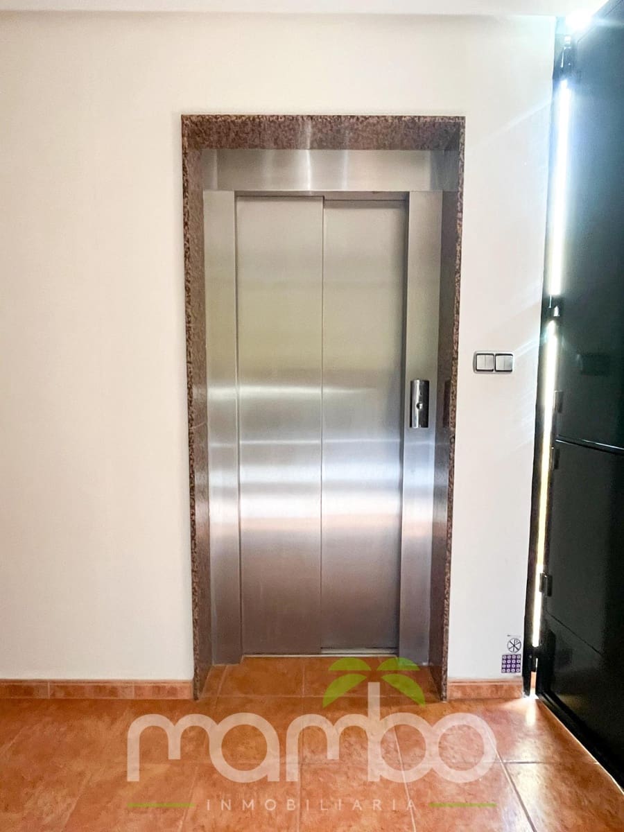 4 soveværelse Rækkehus til salg i Torre del Mar med swimmingpool garage - € 650.000 (Ref: 9484018)