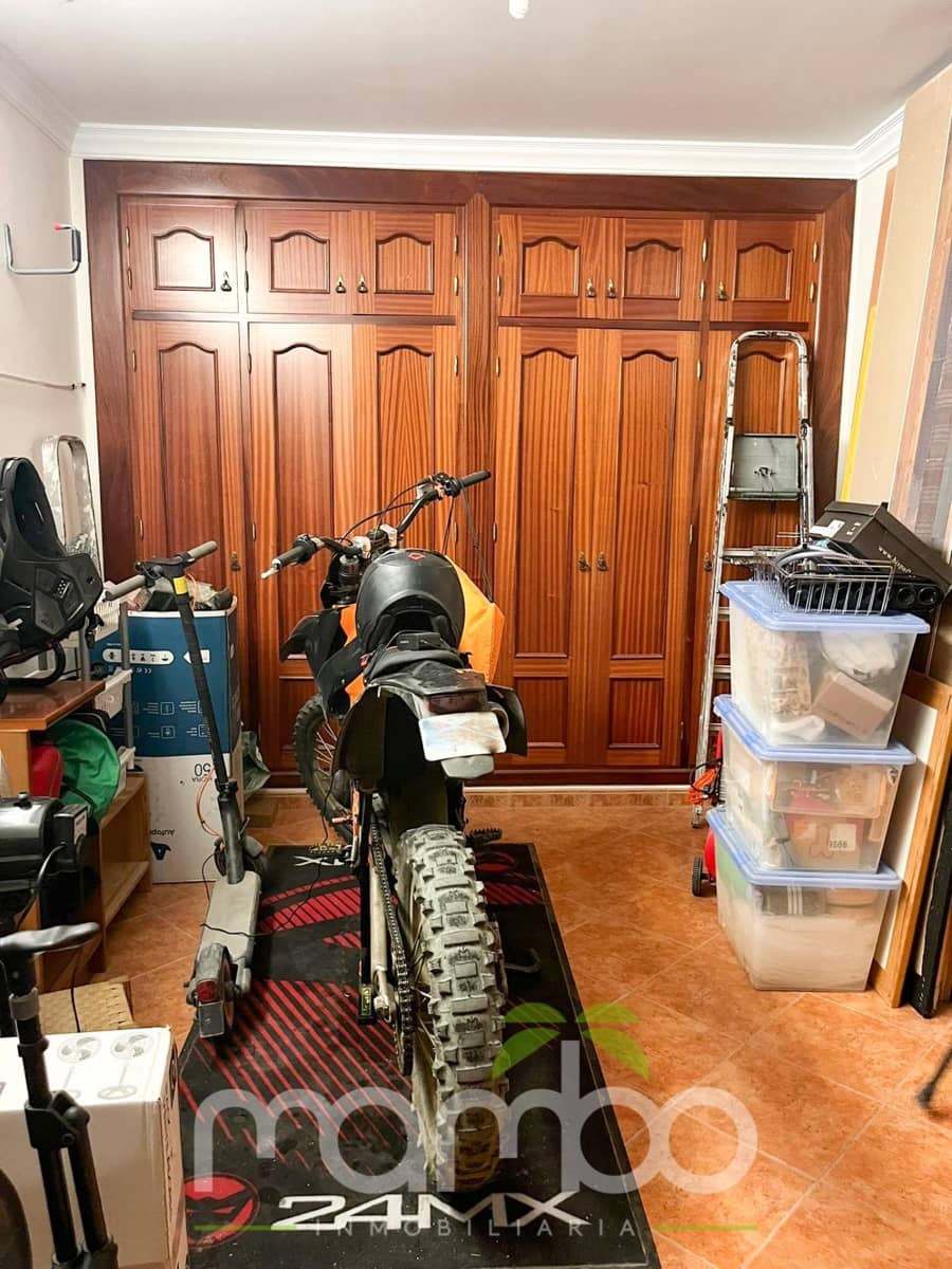 4 soveværelse Rækkehus til salg i Torre del Mar med swimmingpool garage - € 650.000 (Ref: 9484018)