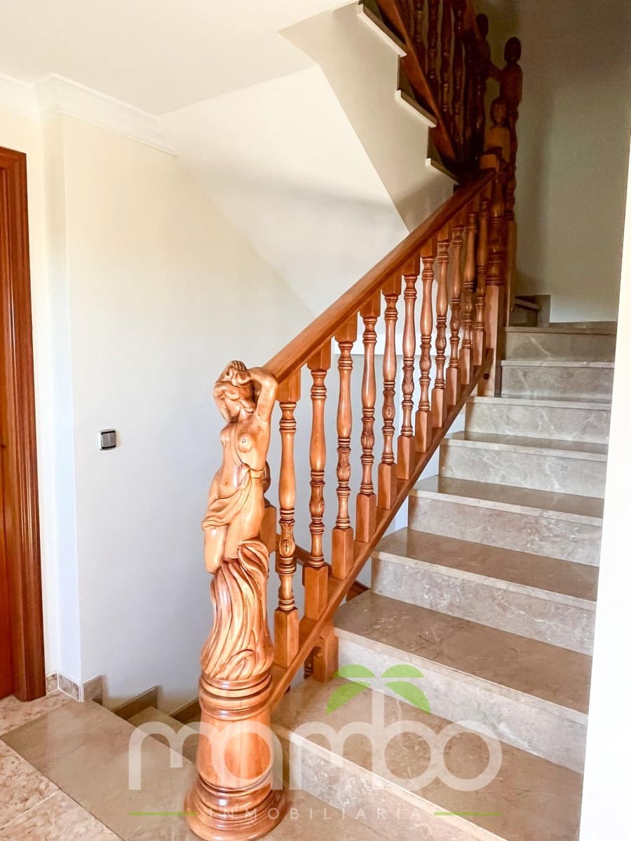 4 soveværelse Rækkehus til salg i Torre del Mar med swimmingpool garage - € 650.000 (Ref: 9484018)