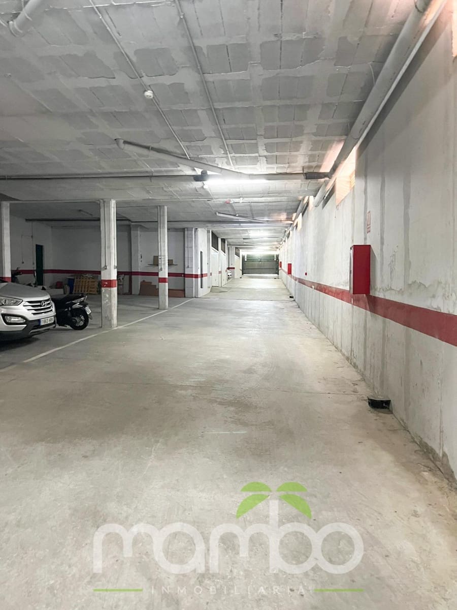 4 soveværelse Rækkehus til salg i Torre del Mar med swimmingpool garage - € 650.000 (Ref: 9484018)