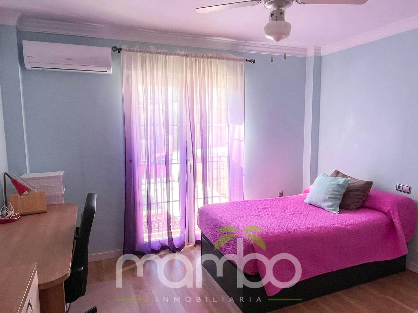 4 soveværelse Rækkehus til salg i Torre del Mar med swimmingpool garage - € 650.000 (Ref: 9484018)