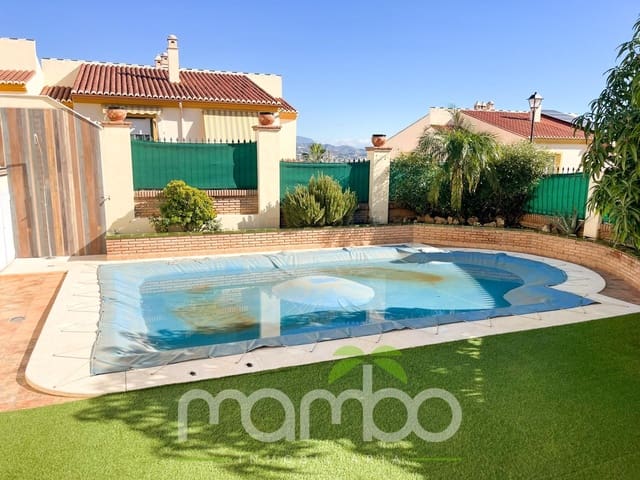 4 soveværelse Rækkehus til salg i Torre del Mar, Vélez-Málaga med swimmingpool garage - € 650.000 (Ref: 9484018)