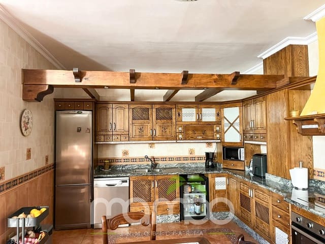 4 soveværelse Rækkehus til salg i Torre del Mar, Vélez-Málaga med swimmingpool garage - € 650.000 (Ref: 9484018)