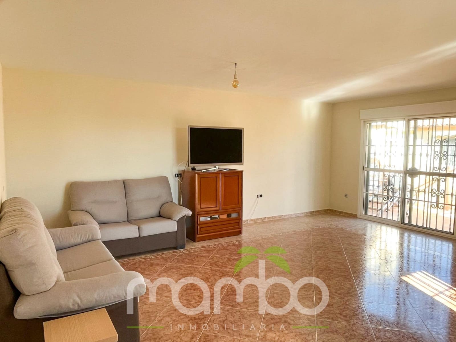 4 soveværelse Rækkehus til salg i Torre del Mar med swimmingpool garage - € 650.000 (Ref: 9484018)