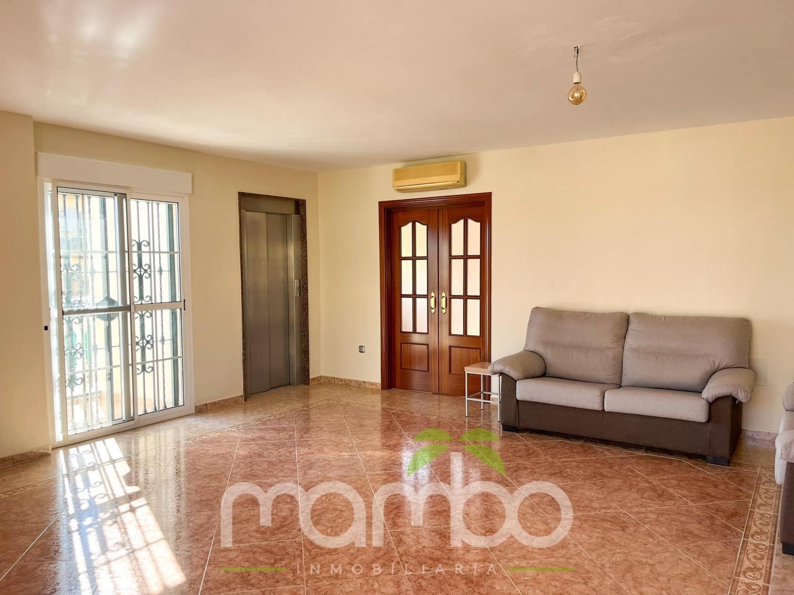 4 soveværelse Rækkehus til salg i Torre del Mar med swimmingpool garage - € 650.000 (Ref: 9484018)